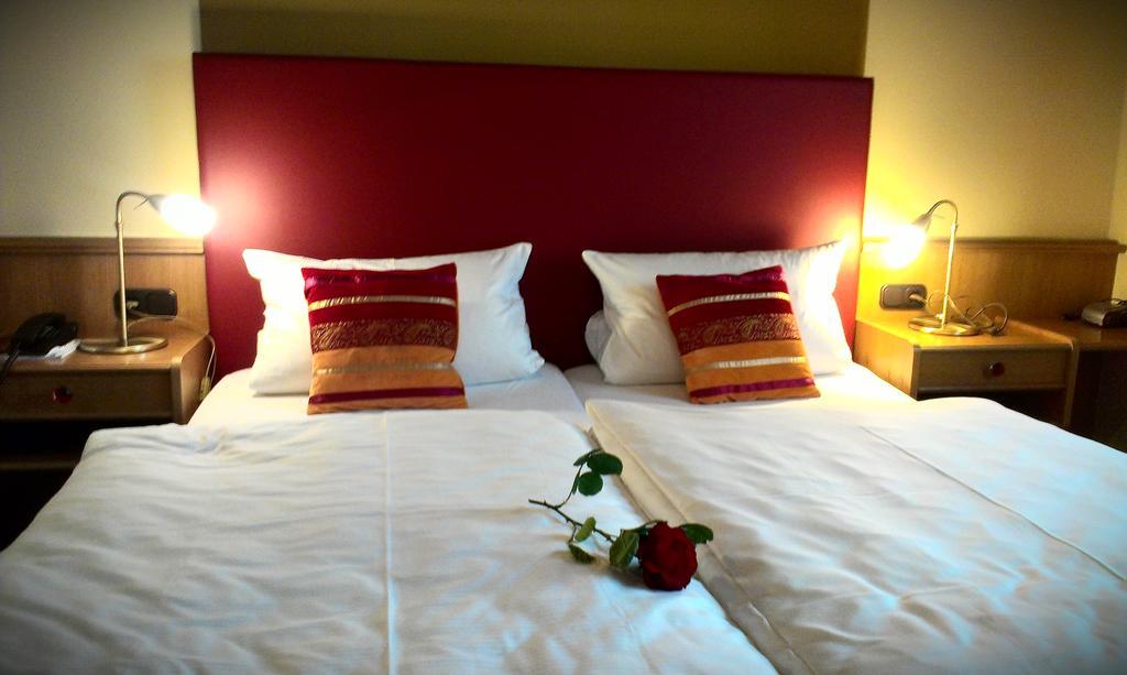 Hotel Zur Post Schönberg エクステリア 写真