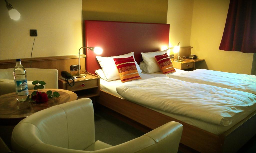 Hotel Zur Post Schönberg エクステリア 写真